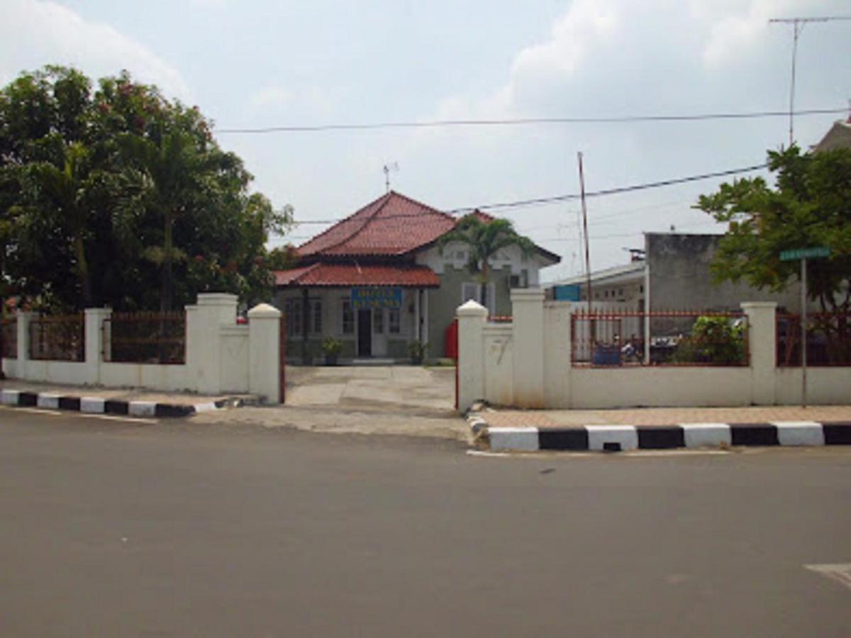 Oyo 90865 Hotel Kusuma Purwakarta Karawang Exterior photo